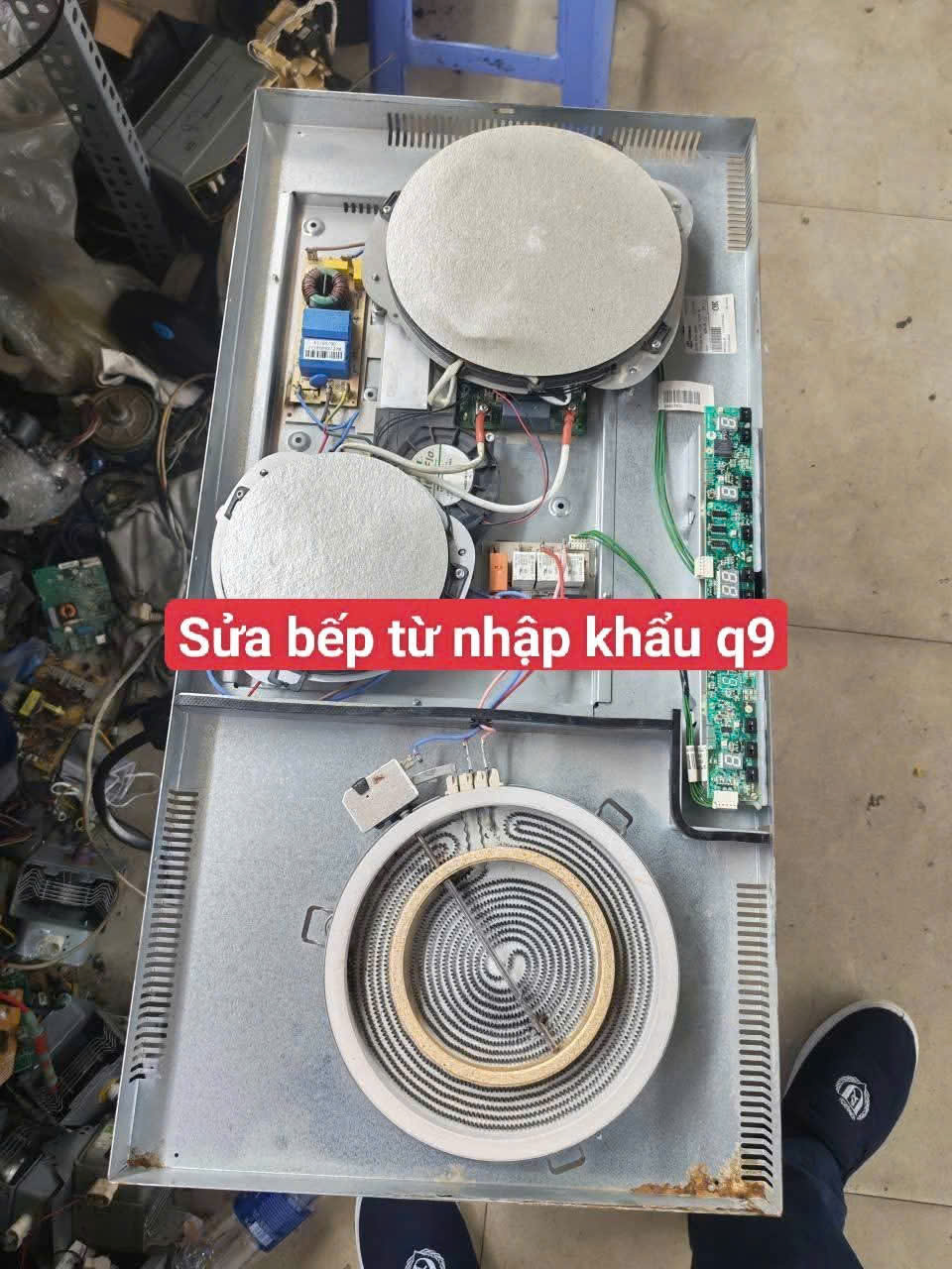 Ảnh tạm thiết bị bếp được tháo lắp để kiểm tra