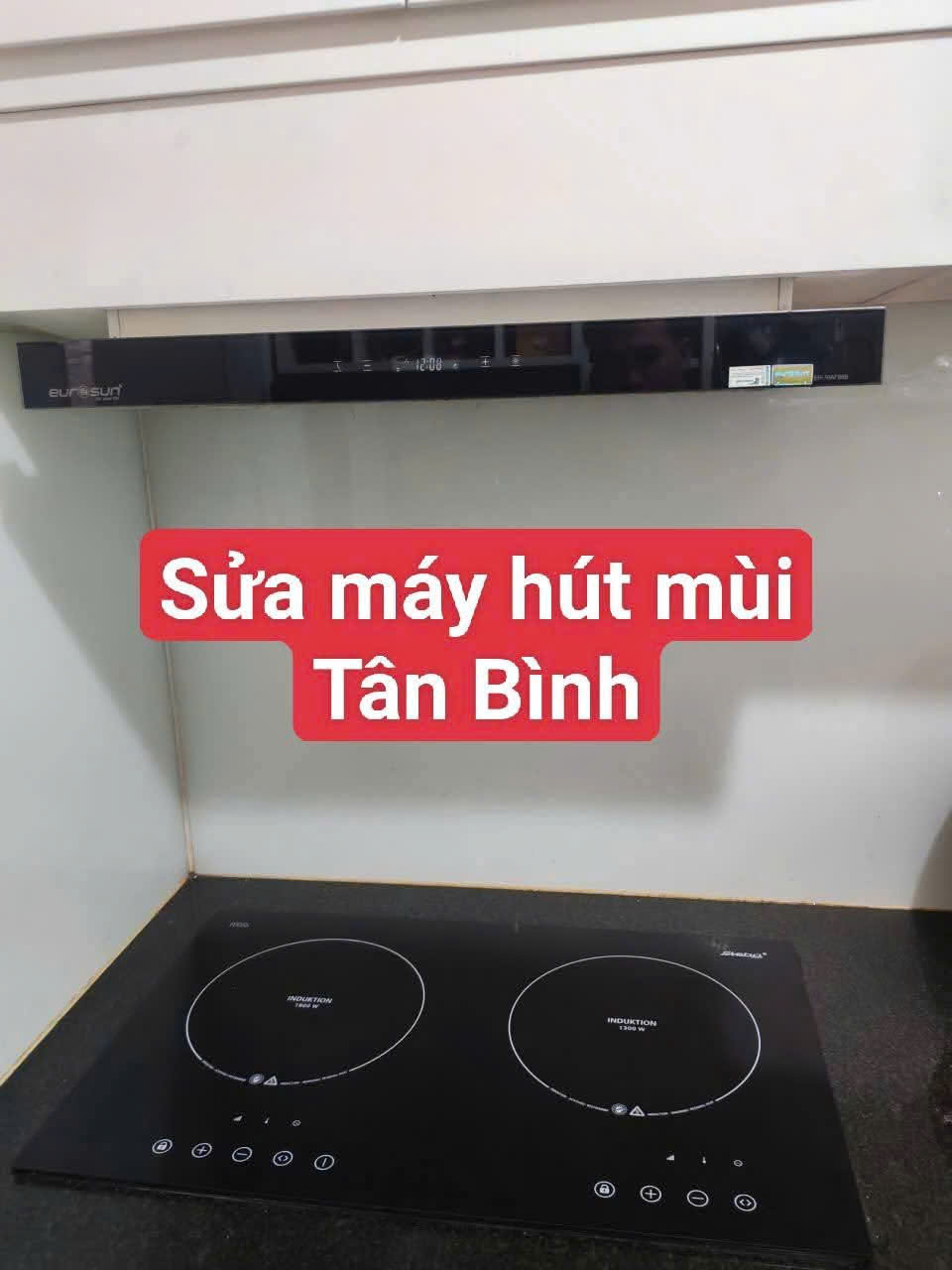 Máy hút mùi được kiểm tra hoạt động tại khu vực bếp
